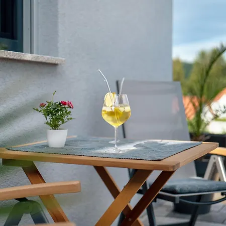 Mit Eigenem Eingang *